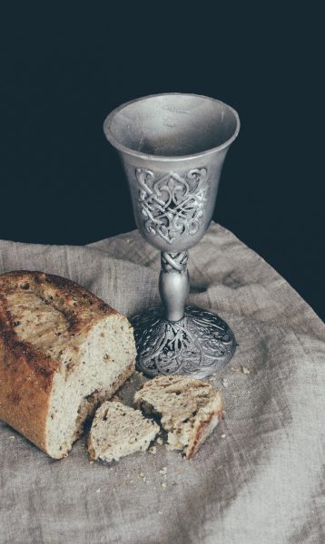 WHO IS WORTHY TO TAKE HOLY COMMUNION?